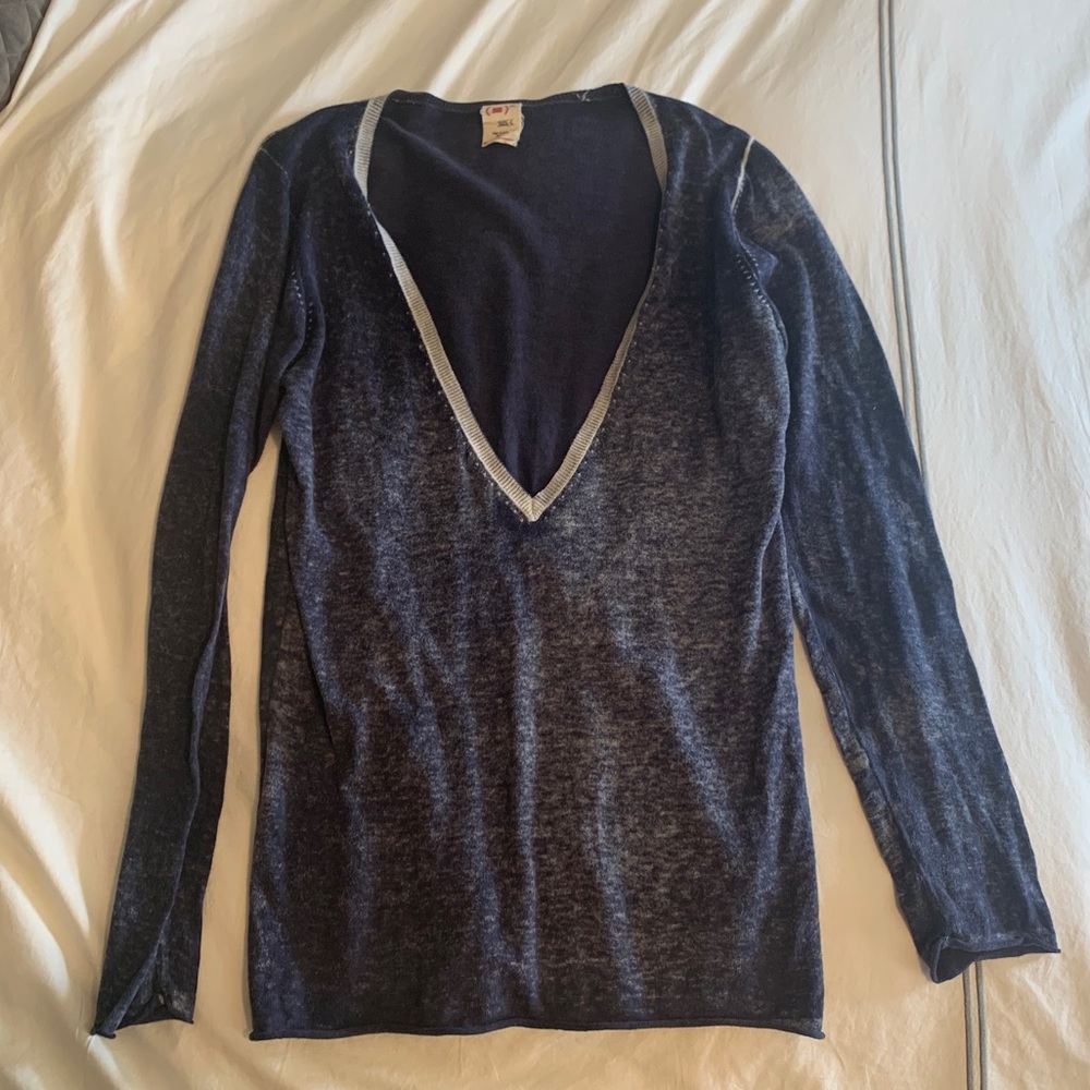 V neck Gap (RED) sweater